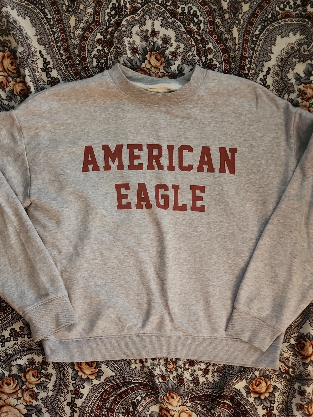 American Eagle Outfitters Basic Light Gray Crewneck – Size M